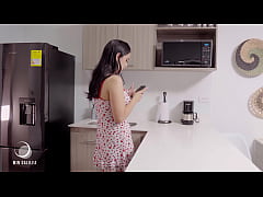 Play MP4 - una hermosa chica de la india baila al ritmo de &DoubleDot;RINGA RINGA&DoubleDot; mientras se masturba - Min Galilea