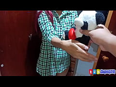 Play MP4 - Regalo de cumplea&ntilde;o a sobrina sorpresa hoy vamos a follar y tu mama noce va enterar