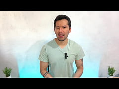 Play MP4 - El macho recolector de basura termina dandole verga al sabroso instructor pasivo del gym&excl; pre&ntilde;e en ese enorme culo&period; Relato sexual