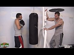 Play MP4 - Lustful jocks suck cocks in the gym