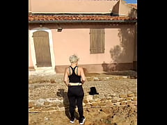 Play MP4 - Dans mon leggings sexy en ext&eacute;rieur je crois qu'on voit &agrave; travers