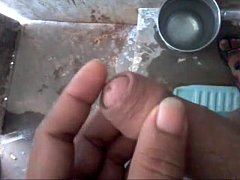 Play MP4 - Indian boy blowjob in bath room