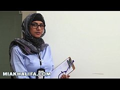 Play MP4 - MIA KHALIFA - Does It Matter If You Are Black Or White&quest; I Conduct A Study To Find Out