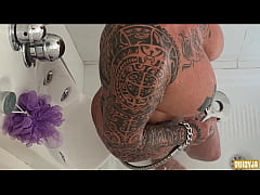 Play MP4 - Wet & Wild - Shower Foot Indulgence