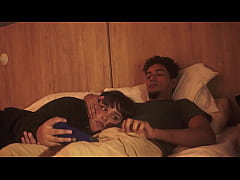 Play MP4 - Mi hermanastro me mete su pene en mi boca mientras estamos acostados&comma;no tuvo piedas con mi boquita y me la lleno de leche tratandome como su putita