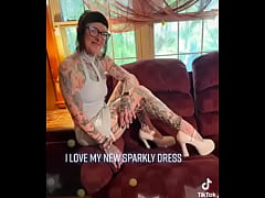 Play MP4 - My new sparkly dress
