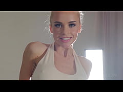 Play MP4 - Fucked a flexible ballerina at a concert