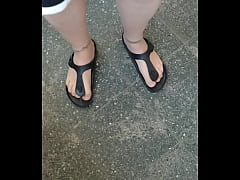 Play MP4 - Birkenstocks und Nylonf&uuml;sse im Treppenhaus