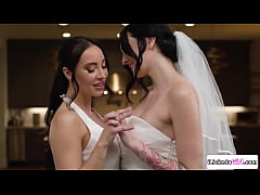 Play MP4 - Busty babe tribbing with milf girlfriend