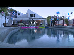 Play MP4 - Blonde With Big Tits And A Shaved Pussy Gets Plowed From Behind