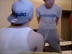 Play MP4 - Charlie Puth