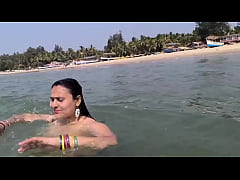 Play MP4 - Swimming in the sea