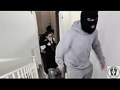 Play MP4 - ANA SPEARS CAUGHT BY TWO MASKED STRANGERS BJ FUCK CUMWALK FILM