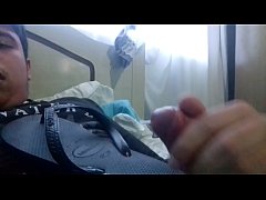 Play MP4 - Lambendo as Havaianas do meu vizinho toda gozada