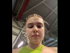 Play MP4 - Training and masturbate in the gym