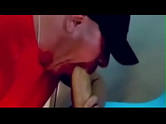 Play MP4 - Soy heterosexual con miedo de que alguien que me conozca en mi vida de heterosexual pueda descubrirme en porno gay