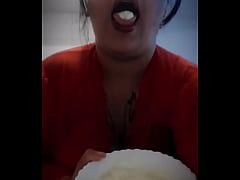 Play MP4 - Tu tetona favorita te bate la cremita y se la come toda&period;Retuit si te gustaria encontrarme asi en tu cocinaYour favorite &period;&period;&period;