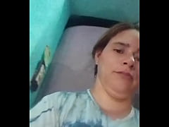 Play MP4 - Una selfie atrevida debajo de la remera
