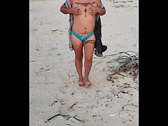 Play MP4 - Exhibiendome en playa mexicana muestro las tetas y el culo