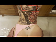 Play MP4 - Viu a ruiva gostosa na cozinha s&oacute; de biqu&iacute;ni e fodeu ela