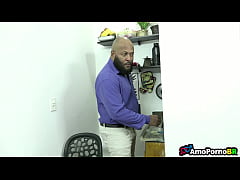 Play MP4 - Me transformei em outro homem para minha Enteada