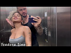 Play MP4 - Dei no elevador pro meu vizinho safado que estava afim de comer minha buceta quase fomos pego pela esposa dele