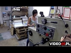 Play MP4 - MASTURBOWANIE - Dziewczyna z myjni - Przerwa w drukarni