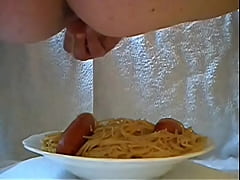 Play MP4 - Masturbandome con la comida