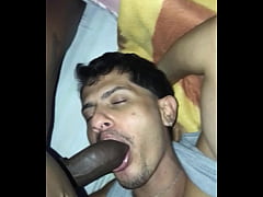 Play MP4 - Neg&atilde;o da zona Oeste socou a pica preta na minha boca at&eacute; dar leite