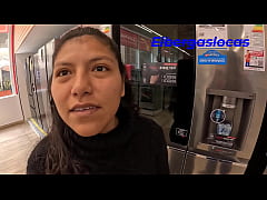 Play MP4 - Queria comprar una refri para mi departamento pero no tenia dinero&comma; hasta que me abordo un vendedor con la promesa de si follaba con ella lo rebajaria&comma; pues acepte y no me arrepiento