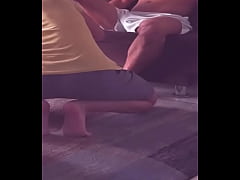 Play MP4 - Covenzo a mi compa&ntilde;ero de piso hetero a mamarle la verga depsues d eunos tragos