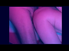 Play MP4 - Esposa disfruta coger con dos amigos