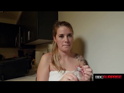 First-ever Multicultural Ever! Texas Fair Haired Holly Jacks Yam-sized Black Dick!