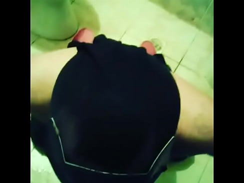 Dik fotosuratda katta eshak